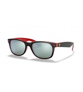 Ray-Ban RB2132M Scuderia Ferrari Koleksiyonu M (55-18) Gümüş lensler ve Siyah çerçeve Güneş Gözlüğü